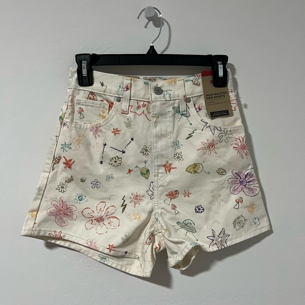 NWT Levi’s High Waisted Space Doodle Mom Jean Shorts